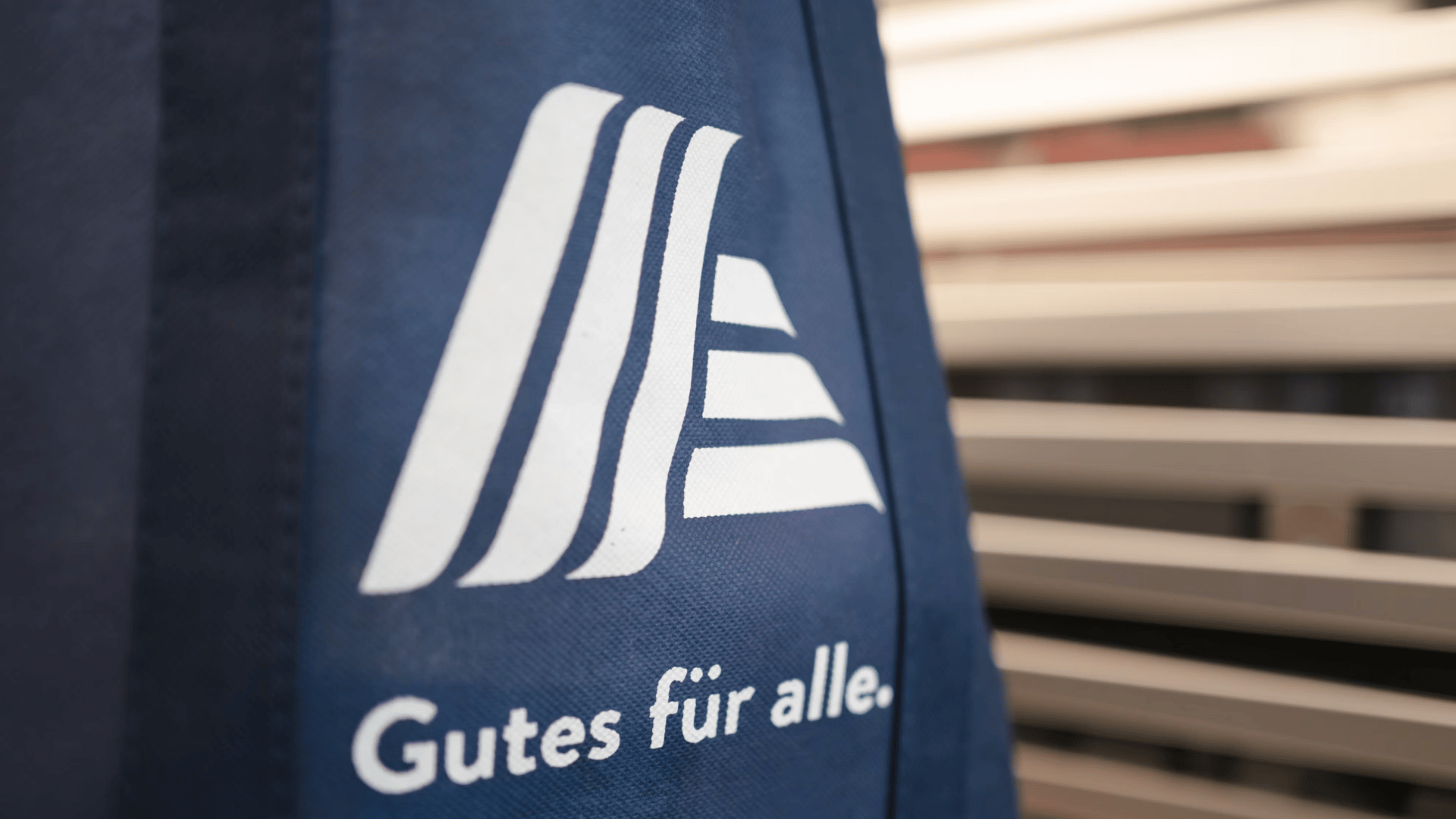Aldi oder Lidl: Wo Eigenmarken, Coupons und Ladestationen den Einkauf entscheiden